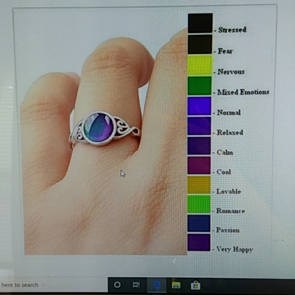 RING SIZE 8 . COLOR CHANGING .BOUTIQUE.